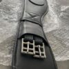 Black leather anatomical girth (dressage) - Image 4